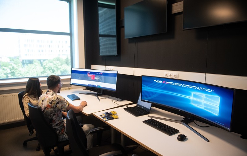 Toți studenții Universității Româno-Americane vor dobândi competențe de inteligență artificială, indiferent de specializarea aleasă