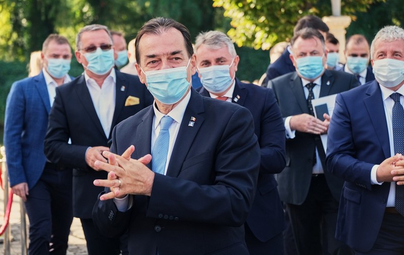 VIDEO | Premierul Ludovic Orban, apostrofat la Cluj-Napoca de către un luptător K1: „Ați mințit poporul. Ne-ați pus botniță”