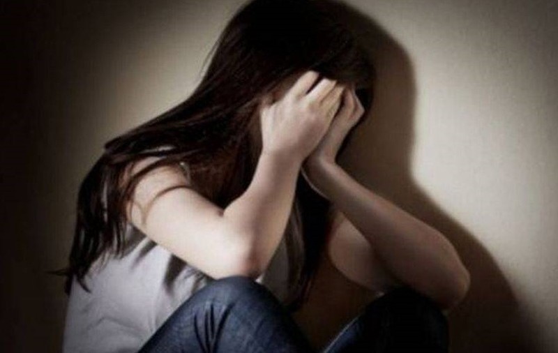 ȘOCANT. Tânără de 15 ani, din Brașov, răpită și VIOLATĂ pe un câmp