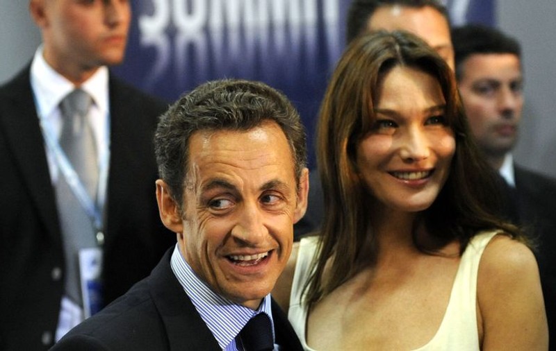 Sarkozy a botezat un avion cu numele "Carla" 