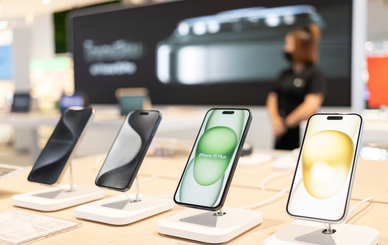 Cât costă iPhone 15 la eMAG înainte de Black Friday 2023