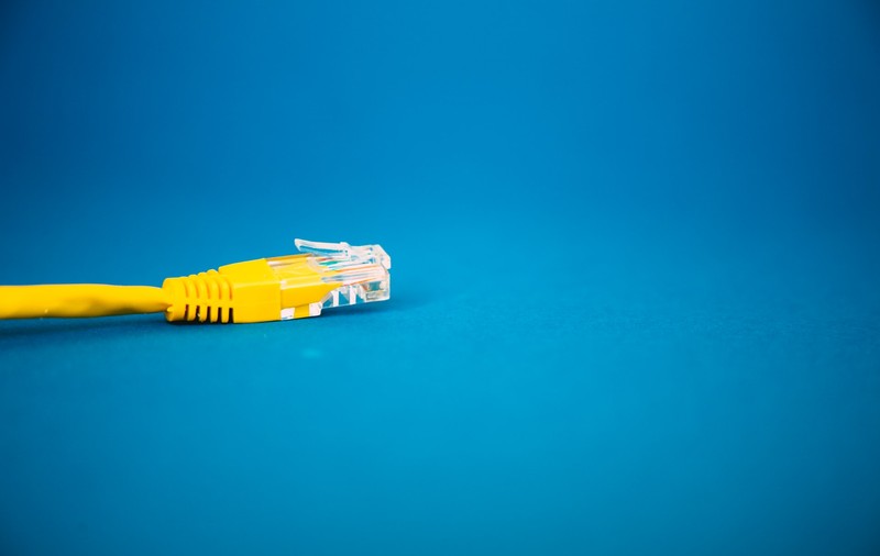 (Publicitate)  Cum este mai bine să conectăm smart tv-ul la internet: prin cablu sau wi-fi?