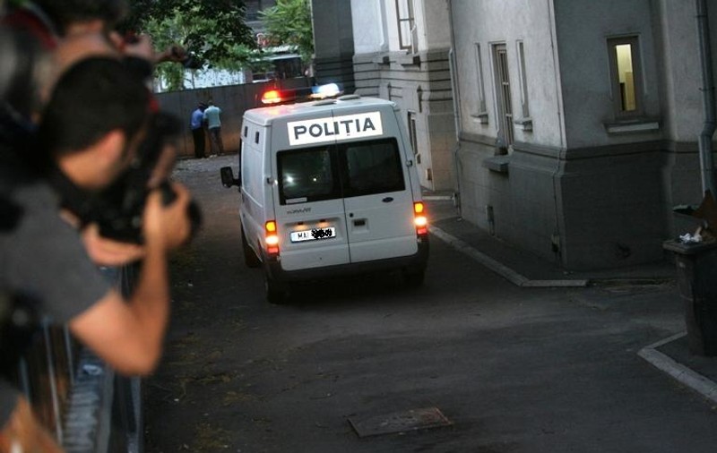 Doi şefi din ANAF, arestaţi preventiv. Senatorul Cezar Măgureanu are interdicţie de a părăsi ţara