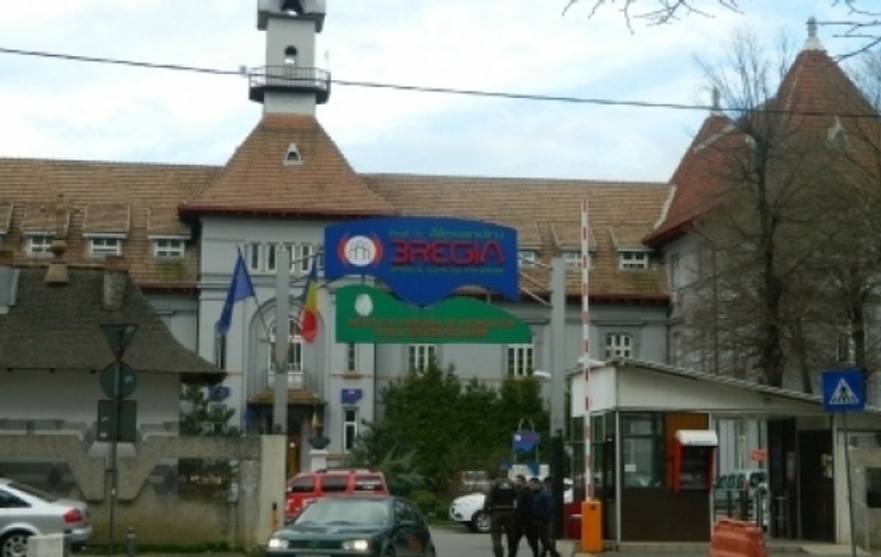 Copaci prăbușiți în curtea Spitalului Obregia. Opt pacienți au fost mutați