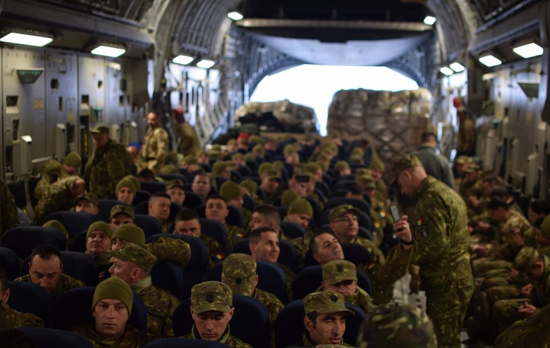 România trimite 200 de militari să ajute la la operațiunile NATO de evacuare a afganilor. Decizia, luată în ședința CSAT