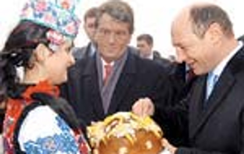 Basescu si Iuscenko au mancat 'galuste morosenesti'