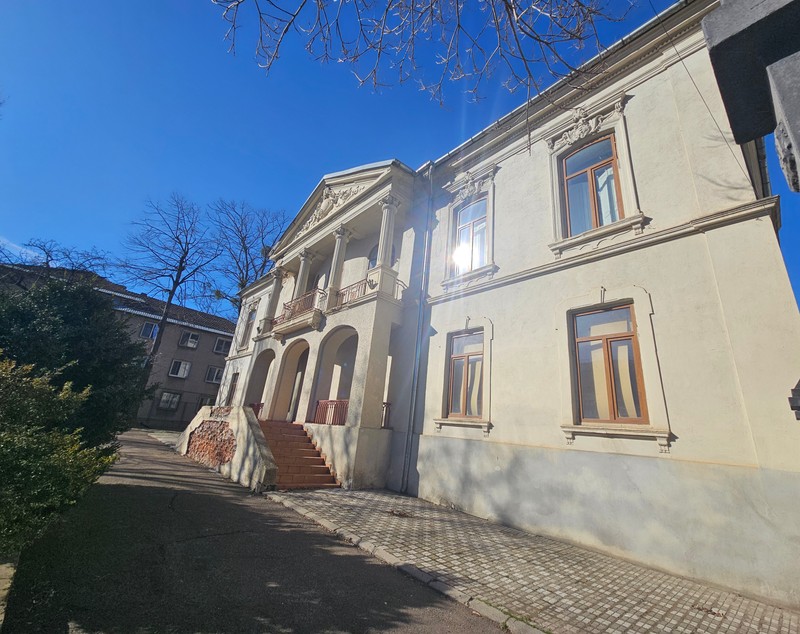 Afacere marca Primăria Iași: a cumpărat un monument istoric din centrul orașului acum 10 ani și l-a lăsat în paragină