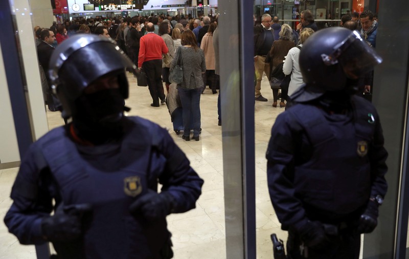 Alertă falsă cu bombă în Barcelona. Panică din cauza unei catarame în formă de grenadă