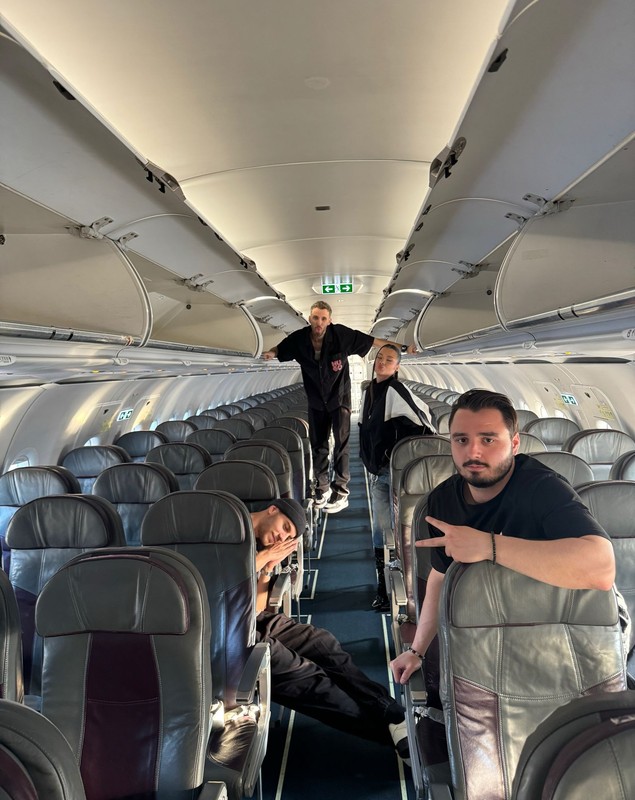 Misha Miller, concert-surpriză la 9.000 de metri înălțime, în avion: „Am avut supermari emoții”. Cum au reacționat pasagerii