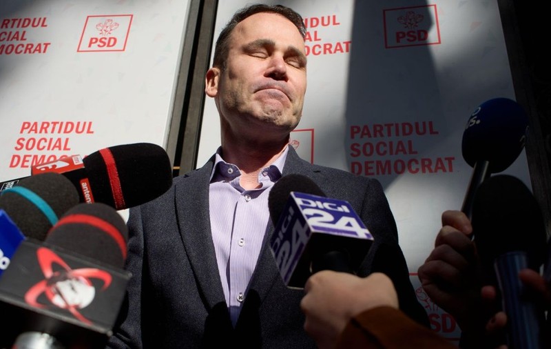 Primarul Sectorului 3, Robert Negoiţă, vizat de percheziţii: DNA a descins în 11 locații. Edilul, cercetat că a construit un drum din bani publici, pentru fratele său