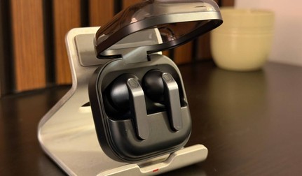 Samsung Galaxy Buds4 Pro sunt unele dintre cele mai bune căști in-ear pe care le poți cumpăra la ora actuală. Foto: Claudiu Râpan / Libertatea