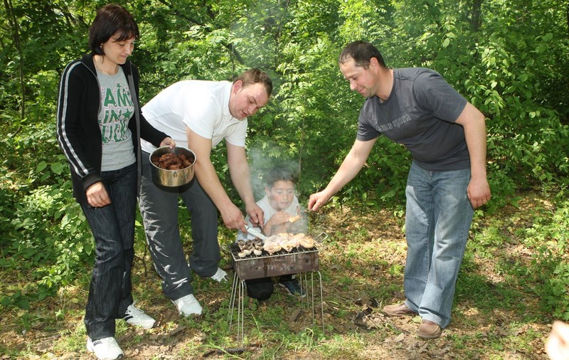 1 MAI 2014 | Amenzi între 100 şi 5.000 de lei pentru cei care nu protejează natura când merg la picnic