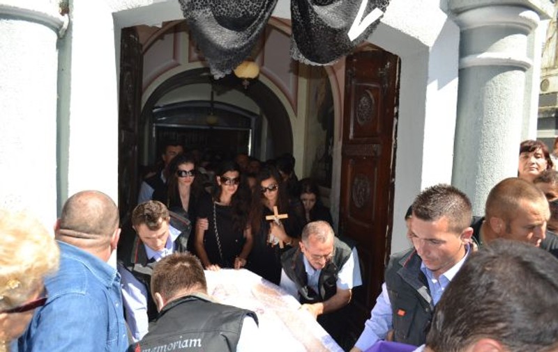 PREZENŢĂ - SURPRIZĂ la înmormântarea Veronicăi Bulai. Uite CINE I-A FOST ALĂTURI MONICĂI GABOR