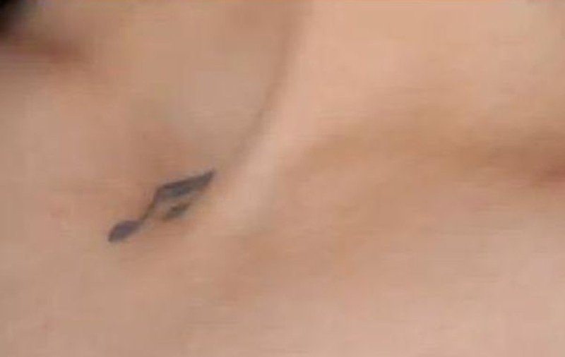 O artistă de la noi şi-a riscat viaţa pentru un tatuaj