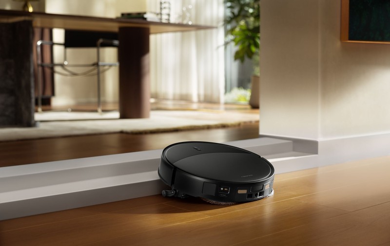 Roborock lansează Saros 20, robotul aspirator pentru locuințe complexe