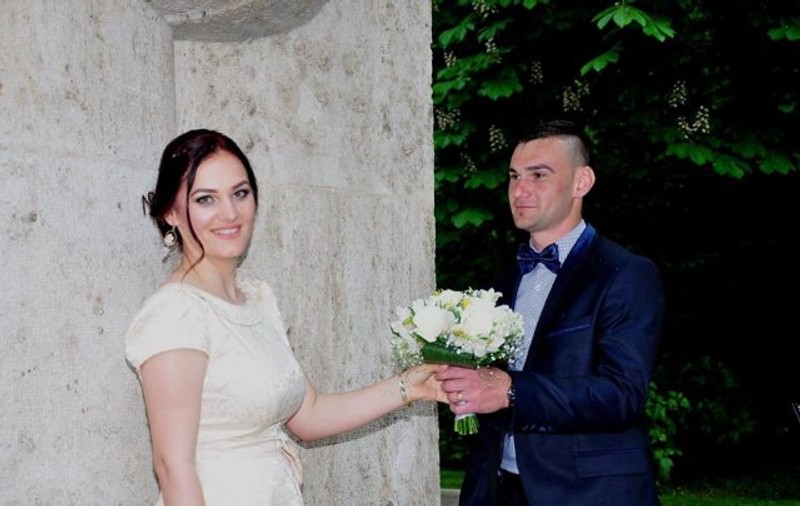 Un bărbat și-a ucis soția în Timișoara. Tânărul a vrut să se sinucidă, intrând cu mașina într-un stâlp