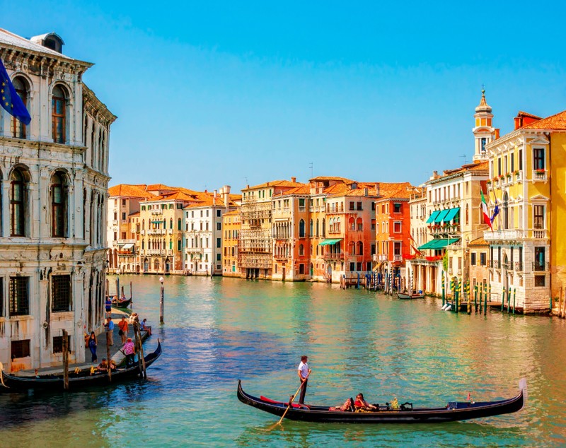 O greșeală banală i-ar fi putut aduce o amendă de 100 de euro unei turiste în cel mai popular oraș din Italia: cum a evitat femeia sancțiunea