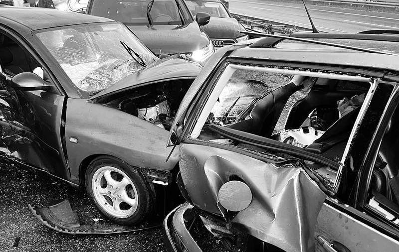 „Toată lumea a supraviețuit”. Cântăreața Jenice, implicată într-un accident în care s-au tamponat 17 mașini, pe o autostradă din Germania