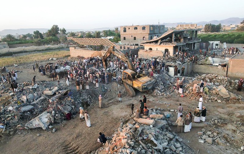 Statele Unite continuă atacurile aeriene împotriva rebelilor din Yemen și amenință că vor lua la țintă și obiective iraniene. Reacția Teheranului