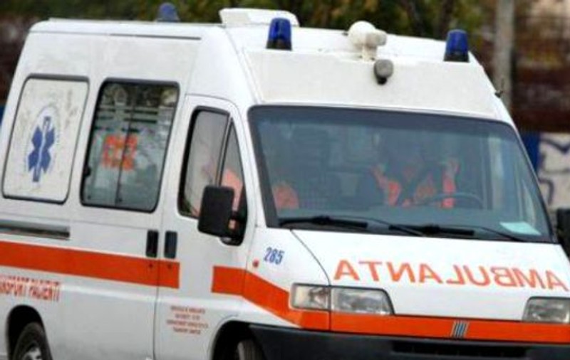Accident în Braşov. Două microbuze cu 32 de adulţi şi 6 copii la bord s-au ciocnit pe DN 10