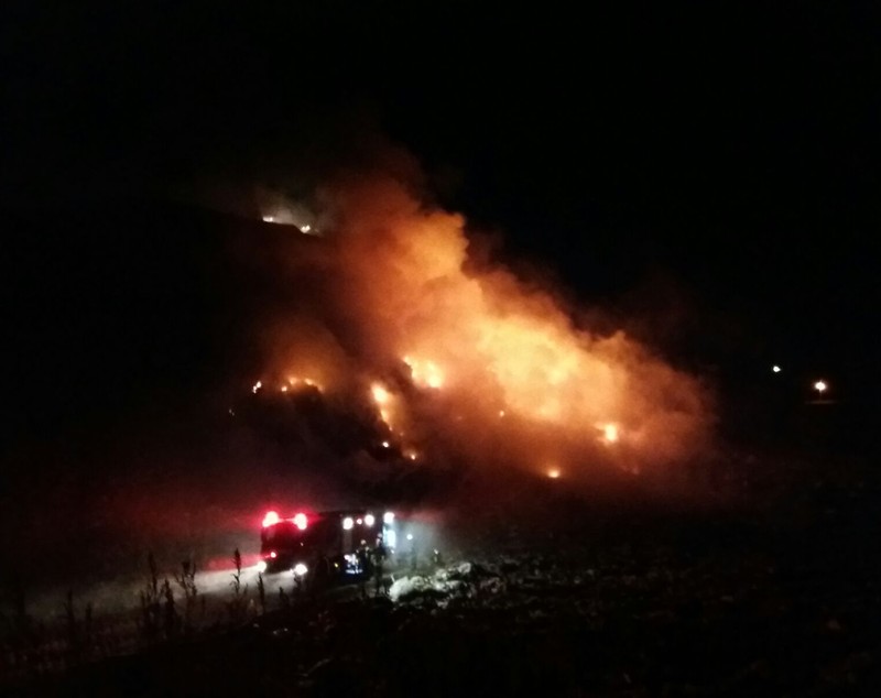 GALERIE FOTO & VIDEO | Incendiu la groapa de gunoi a orașului Brașov