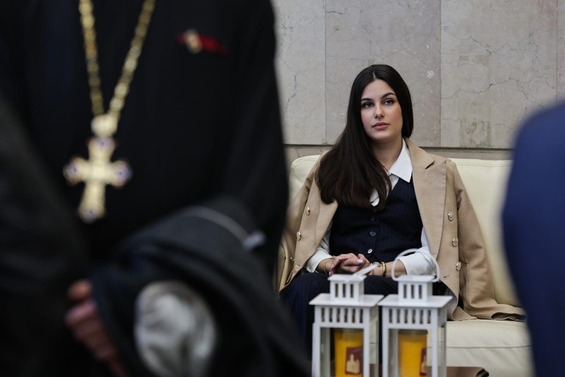 Sfânta Lumină de la Ierusalim a ajuns în România, pe Aeroportul Otopeni. Foto: Vlad Chirea (Libertatea)