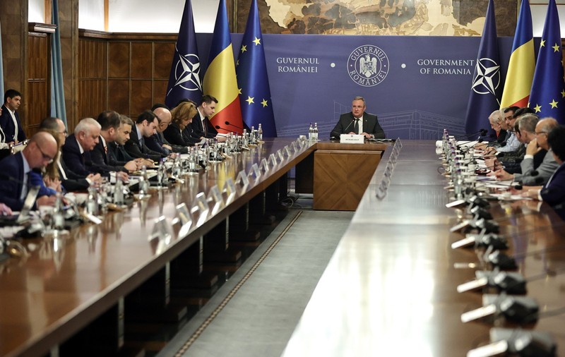 Guvernul va putea înființa, în numele statului, societăţi cu capital de stat, în România şi în străinătate