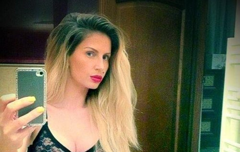 Andreea Bănică s-a pozat singură în lenjerie intimă. Îți place cum arată fără PHOTOSHOP?