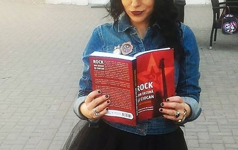 Decizie șocantă a statului român: I-a suspendat pensia pe 3 ani unei tinere cu scleroză multiplă, pentru că a câștigat 260 de lei din publicarea unei cărți