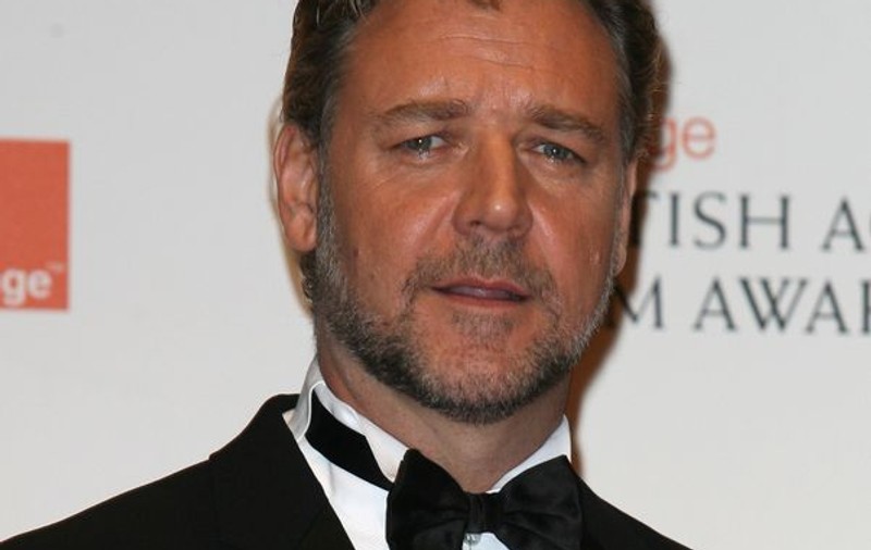 La asta nu te-ai fi așteptat! Cu cine crezi că s-a cuplat Russell Crowe?