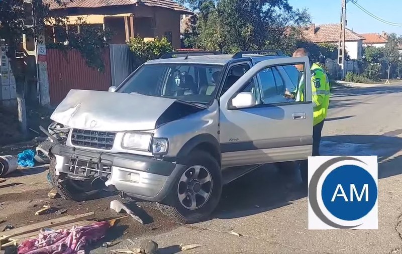 Căruța în care se afla o familie, spulberată de o mașină care nu a păstrat distanța. O femeie din Mehedinți a murit, alte patru persoane sunt rănite