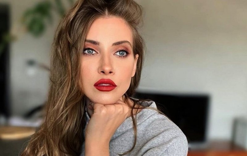 Iulia Albu, despre situațiile dificile în care s-a aflat. „Eu mi-am pierdut aproape jumătate de păr din cauza unor probleme”