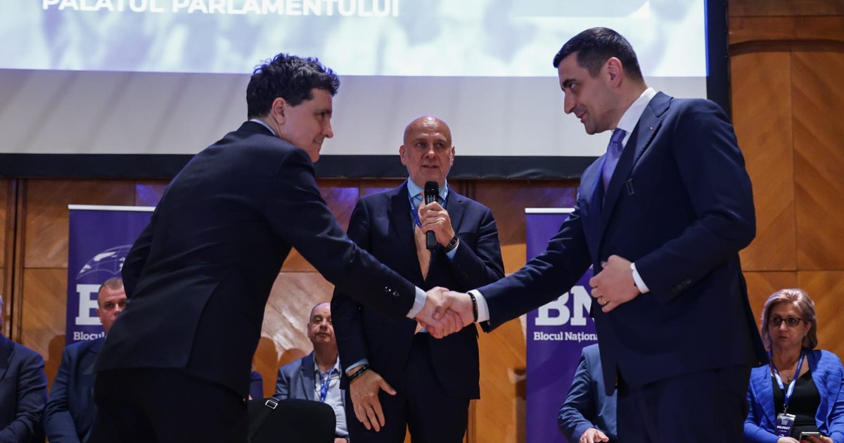 Nicușor Dan a dat mâna cu George Simion la Congresul BNS, dar la plecare. Foto: Vlad Chirea / Libertatea