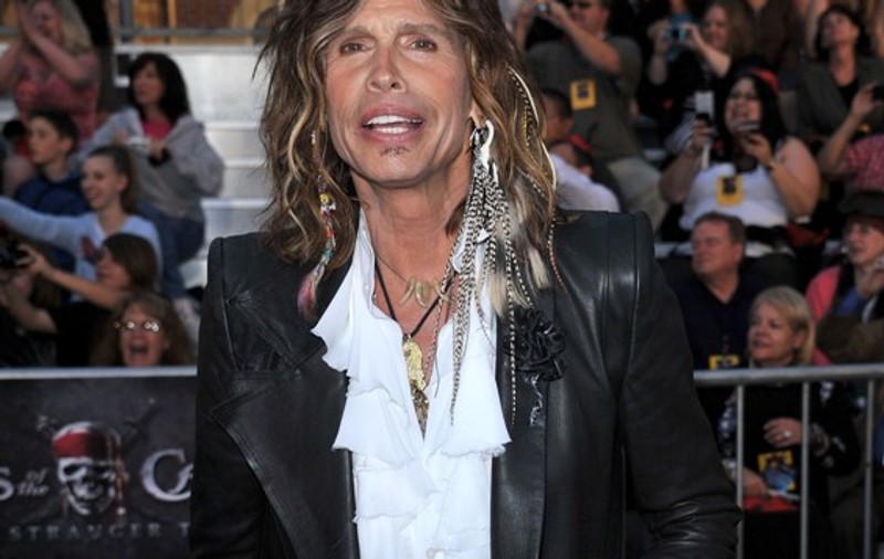 Se pregăteşte intens pentru nuntă! Steven Tyler şi-a sfinţit casa din Hawaii!