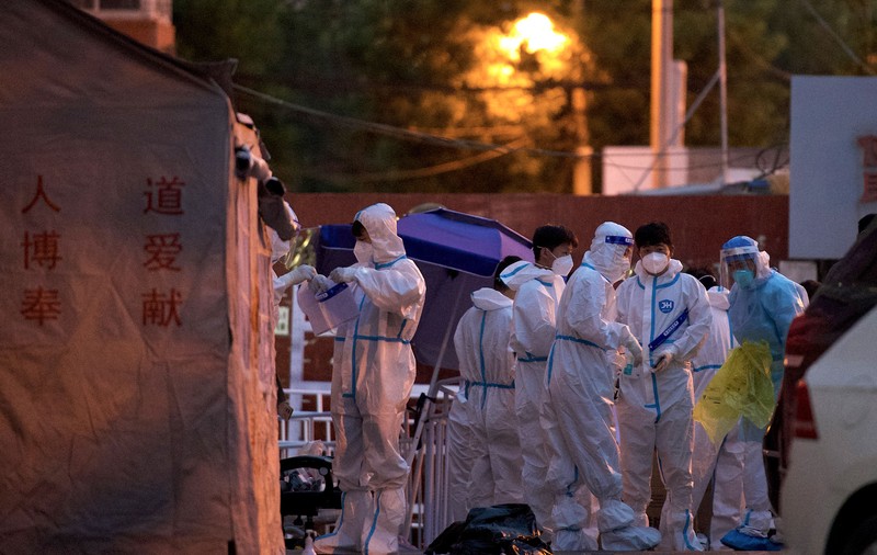 Un bărbat din Beijing a băgat 5.000 de oameni în carantină, după ce a ieșit din izolarea COVID