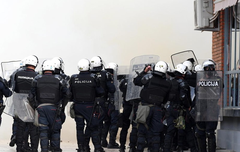 Noul mitropolit al Muntenegrului, înscăunat înconjurat de forțe speciale. Proteste violente față de numirea lui