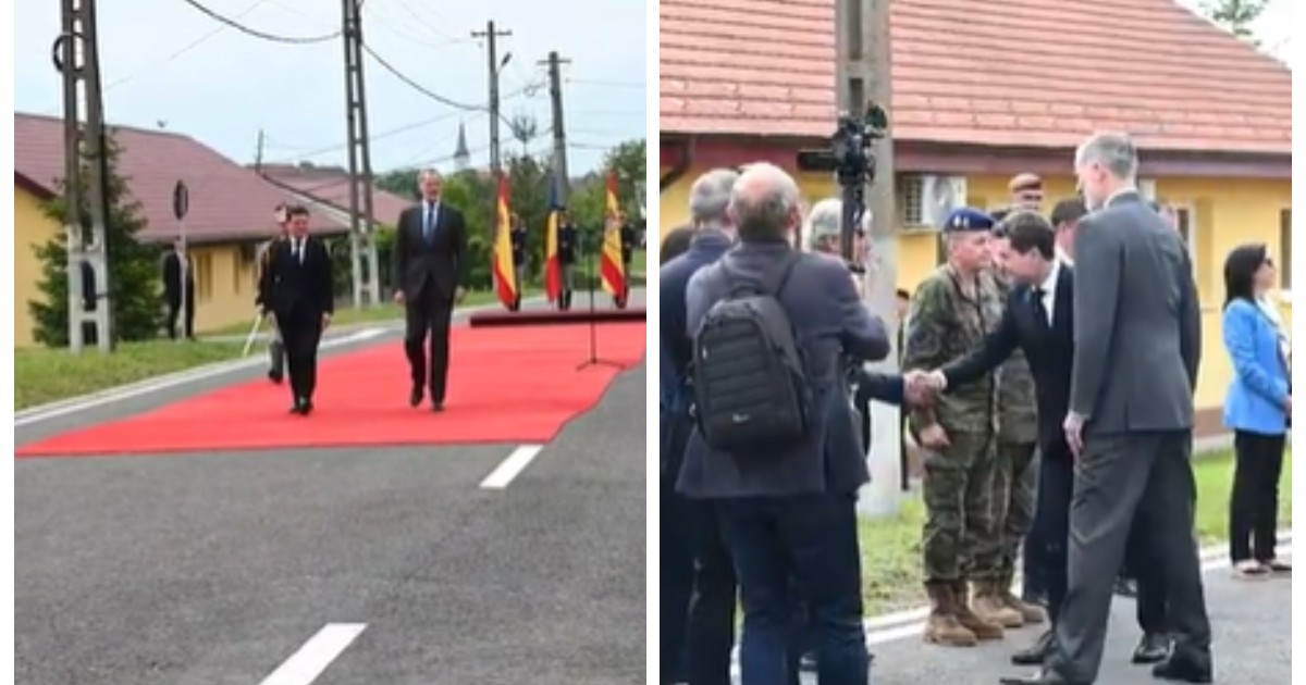 În prima imagine, Nicușor Dan și regele Spaniei merg pe un covor roșu. În cea de-a doua imagine, aceștia dau mâna cu oficialii și invitații.