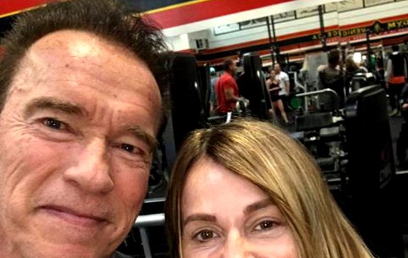 Nadia Comăneci a petrecut Crăciunul cu Arnold Schwarzenegger. ”E un an bun când dai de Robocop” / VIDEO