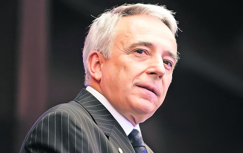 Pentru că românii nu mai pot plăti ratele, şeful BNR încearcă să descurajeze împrumuturile în valută