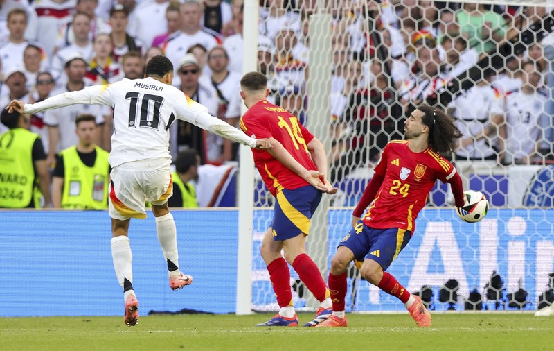 Euro 2024 | Moda petițiilor. Aproape 400.000 de nemți cer rejucarea meciului cu Spania, după ce arbitrul englez Taylor nu a văzut penalty la hențul lui Cucurella