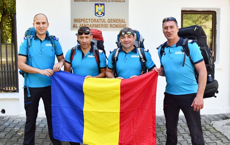 Steagul României va fi arborat în vârful Europei, Elbrus. Patru jandarmi montani au plecat în expediție