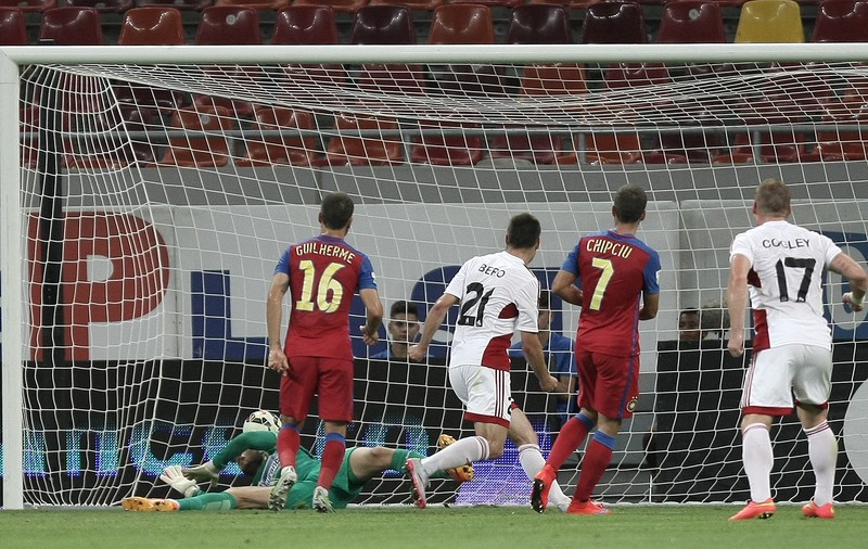 Liga Campionilor, turul II preliminar: Steaua - Trencin 2-3!!!! TrenCHIN!!!! Calificare jenantă a campioanei României! Mai întâi, Jairo l-a făcut franjuri la Papp, apoi Muniru și Tade au echilibrat situația pe tabelă. Pe final, Wesley i-a apropiat pe slovaci la un gol de calificare, iar Bero a avut șansa unui 4-2 halucinant! Rădoi continuă seria execuțiilor! După Tamaș, Țucudean și Luchin, l-a dat afară și pe Iancu / LIVE BLOG&GALERIE FOTO