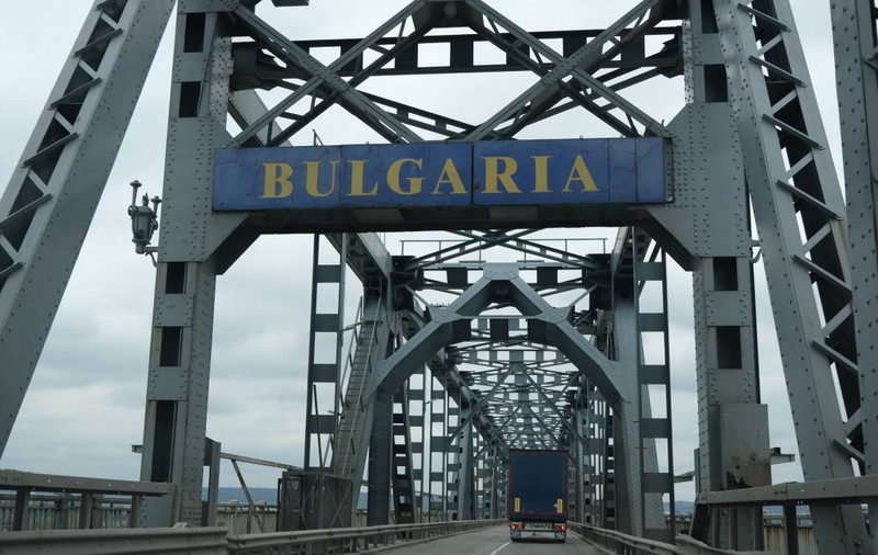 Întrebarea verii pe forumurile de vacanțe: „Cât se stă pe podul Giurgiu-Ruse?”. Timp mediu de așteptare și rute alternative