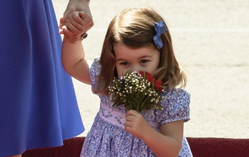 Imagini adorabile cu prințesa Charlotte în prima zi de grădiniță. Cum a fotografiat-o Kate Middleton pe fiica sa