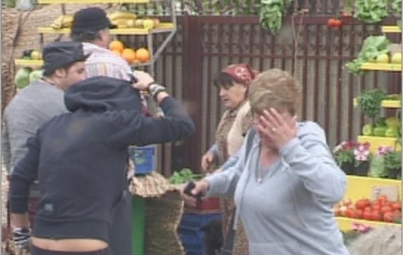 Foto | Ionela Prodan s-a trezit cu o piaţă în faţa casei