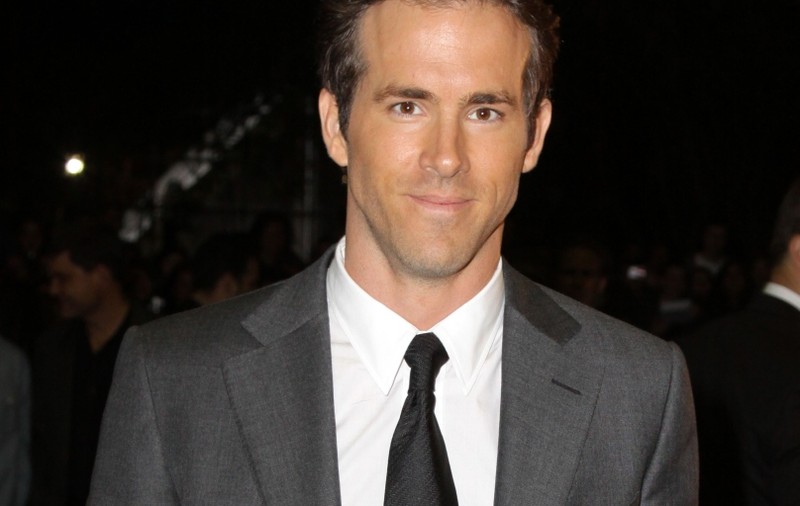 Ryan Reynolds îi creşte copilul Sandrei Bullock