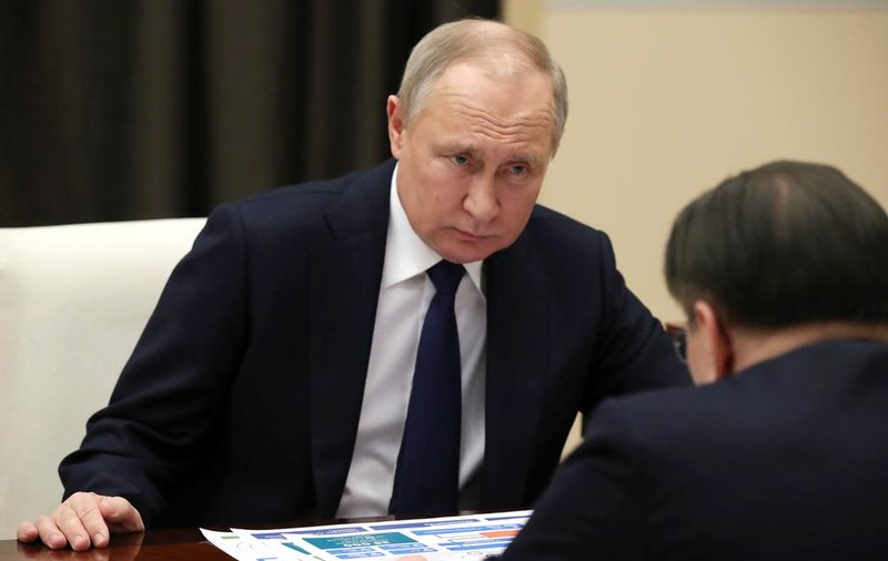 Un fost spion britanic spune că Putin este „înconjurat constant de medici”, iar boala sa „provoacă haos” la Kremlin