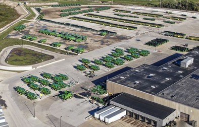 În 2021, angajații fabricii John Deere din East Moline, Illinois, SUA, au intrat în grevă pentru prima oară în 30 de ani, din cauza salariilor mici FOTO: EPA