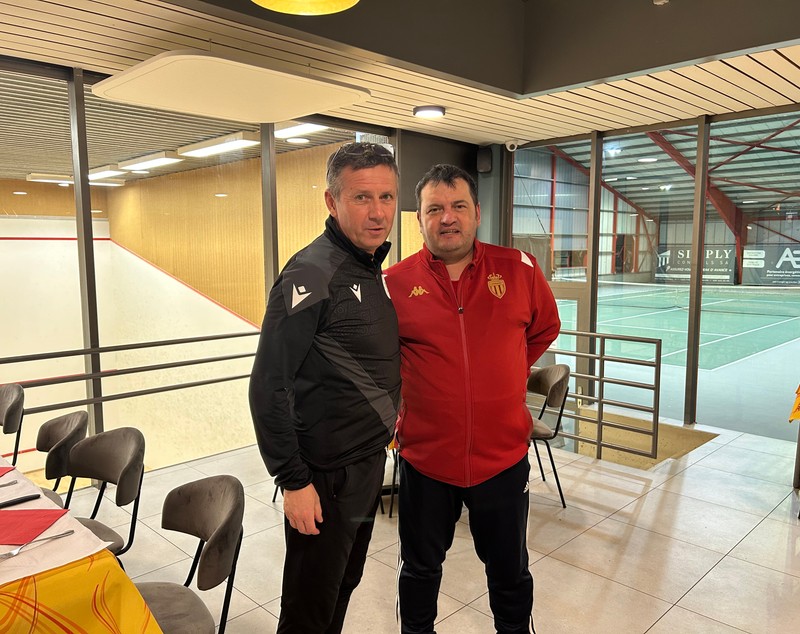De la Yverdon, Adrian Ursea se declară suporterul lui Mircea Lucescu: „Câți mare antrenori am avut la nivelul ăsta? Doar 2 în istorie, Piști Covaci și nea Mircea”. De ce spune că „noi suntem cei mai mari hoți de pe pământ”