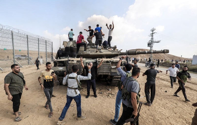 Serviciile secrete israeliene aveau indicii că Hamas plănuia o operațiune majoră, spune New York Times. De ce a fost luat Israelul prin surprindere